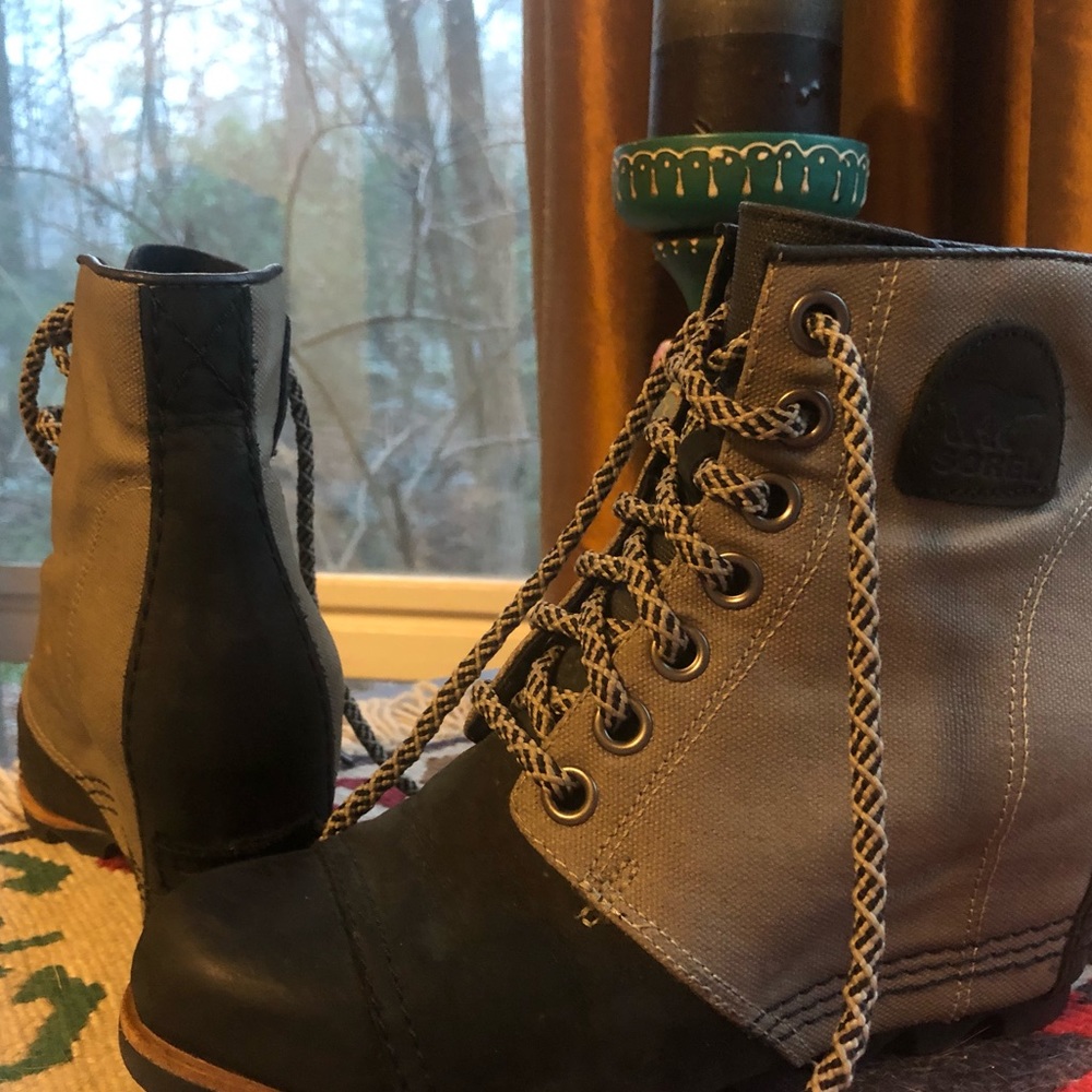 Sorel wedge boots EUC size 8